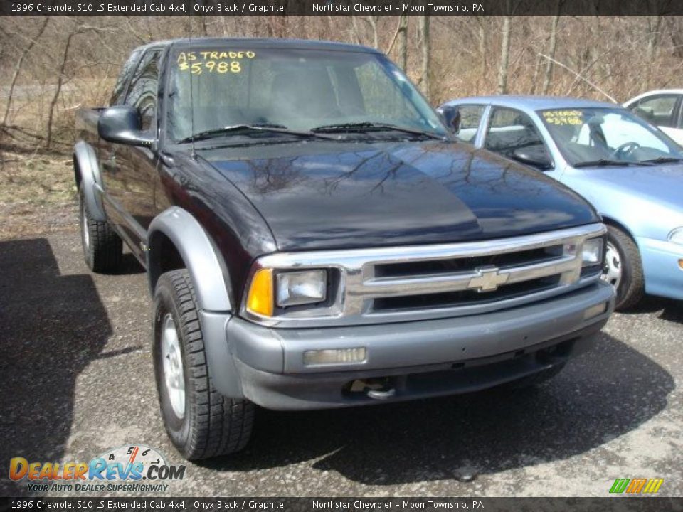 1996 Chevrolet S10 LS Extended Cab 4x4 Onyx Black / Graphite Photo #1