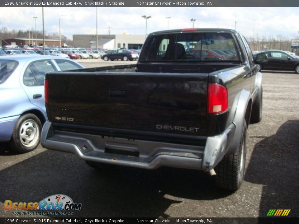 1996 Chevrolet S10 LS Extended Cab 4x4 Onyx Black / Graphite Photo #2