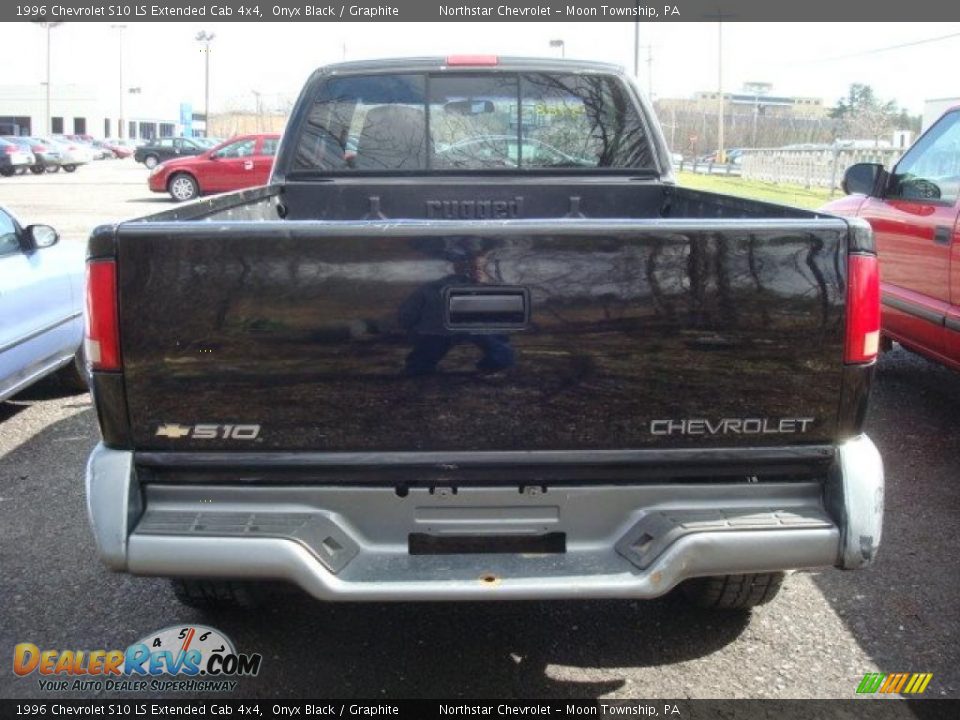 1996 Chevrolet S10 LS Extended Cab 4x4 Onyx Black / Graphite Photo #3