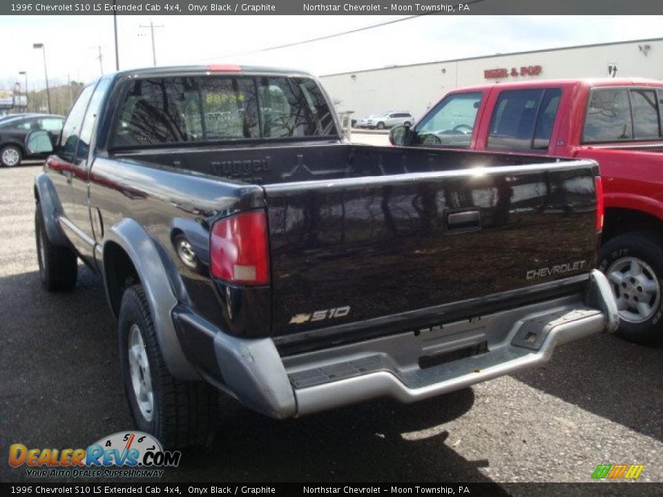 1996 Chevrolet S10 LS Extended Cab 4x4 Onyx Black / Graphite Photo #4