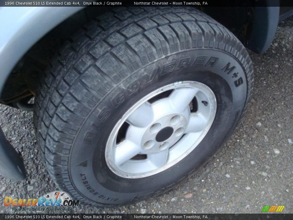 1996 Chevrolet S10 LS Extended Cab 4x4 Onyx Black / Graphite Photo #7