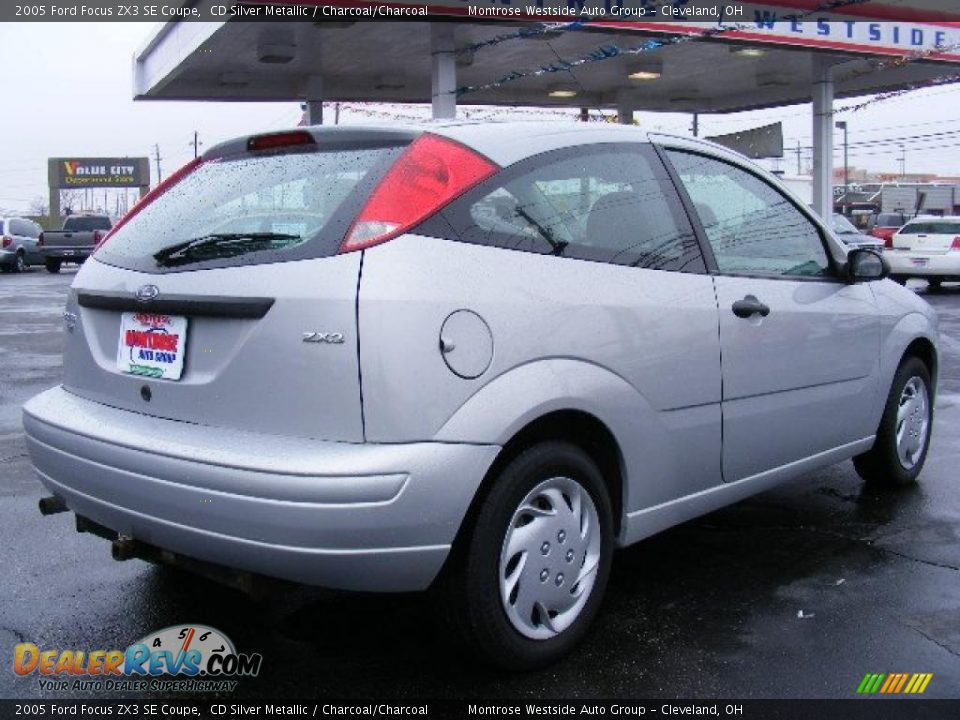 2005 Ford Focus ZX3 SE Coupe CD Silver Metallic / Charcoal/Charcoal Photo #5