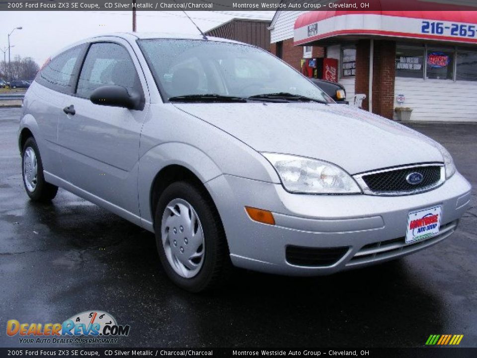 2005 Ford Focus ZX3 SE Coupe CD Silver Metallic / Charcoal/Charcoal Photo #7