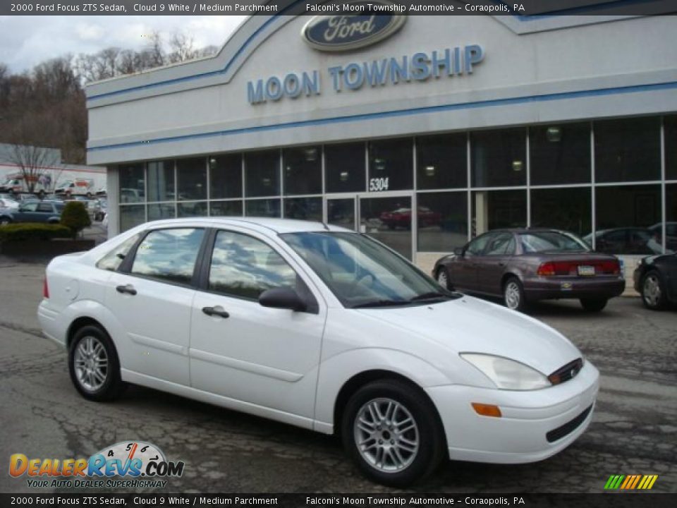 2000 Ford Focus ZTS Sedan Cloud 9 White / Medium Parchment Photo #1