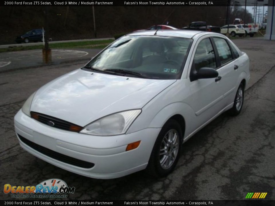 2000 Ford Focus ZTS Sedan Cloud 9 White / Medium Parchment Photo #5