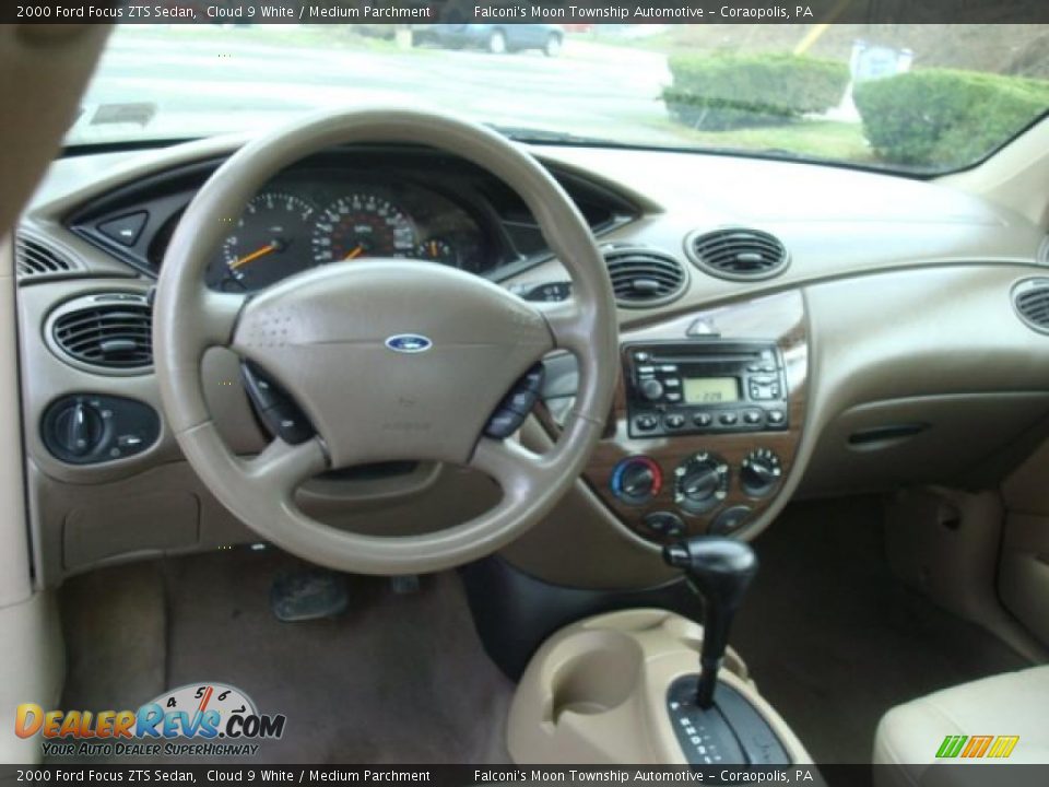 2000 Ford Focus ZTS Sedan Cloud 9 White / Medium Parchment Photo #10