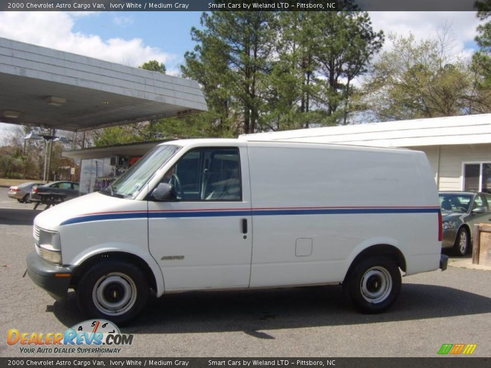 2000 Chevrolet Astro Cargo Van Ivory White / Medium Gray Photo #8