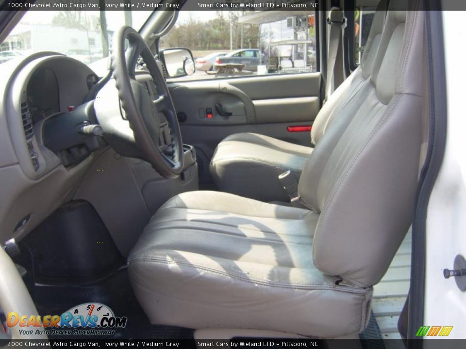 2000 Chevrolet Astro Cargo Van Ivory White / Medium Gray Photo #10