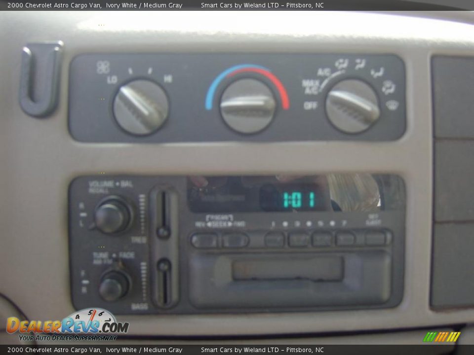 2000 Chevrolet Astro Cargo Van Ivory White / Medium Gray Photo #11
