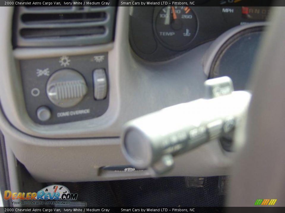 2000 Chevrolet Astro Cargo Van Ivory White / Medium Gray Photo #13