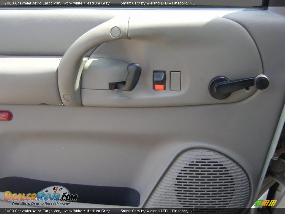2000 Chevrolet Astro Cargo Van Ivory White / Medium Gray Photo #14