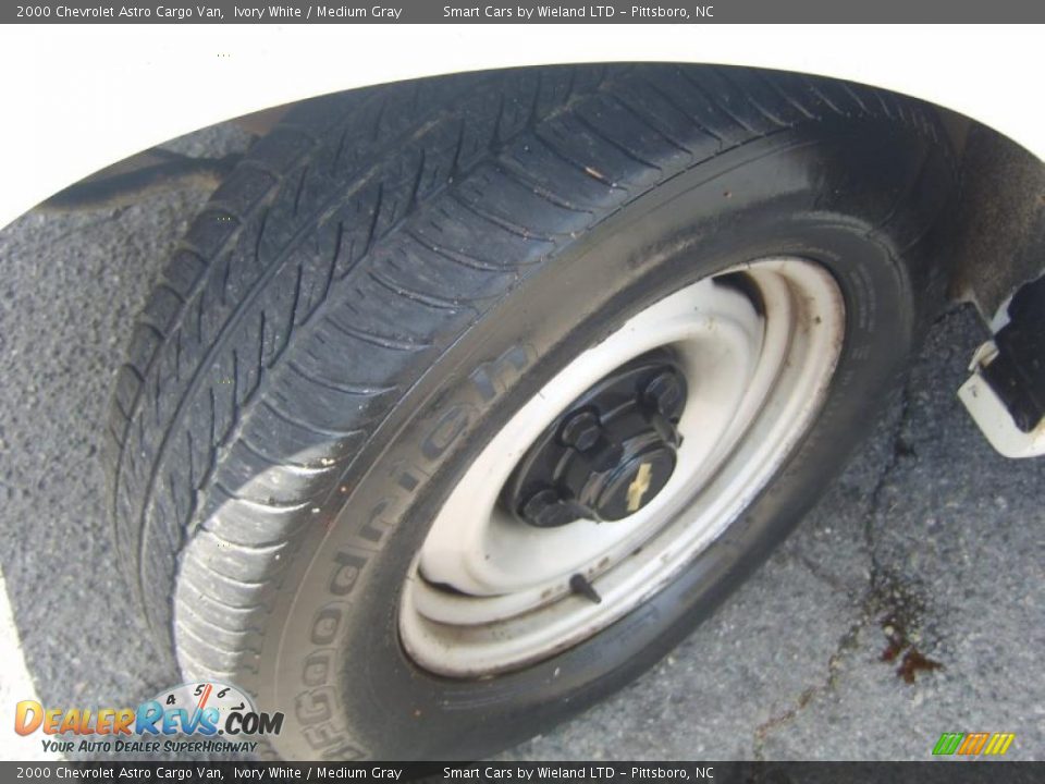 2000 Chevrolet Astro Cargo Van Ivory White / Medium Gray Photo #16
