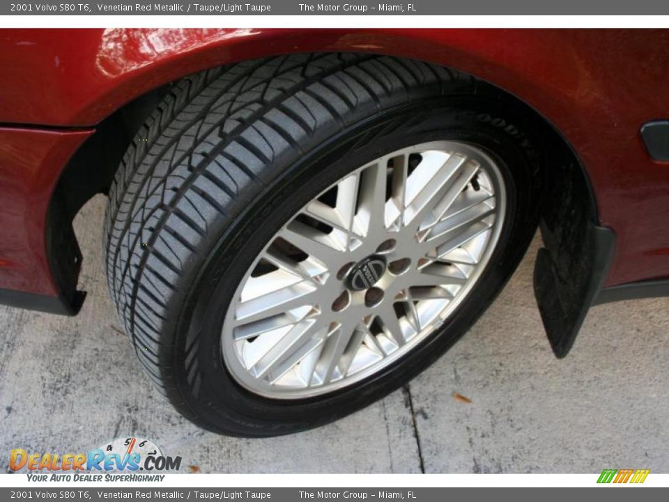 2001 Volvo S80 T6 Venetian Red Metallic / Taupe/Light Taupe Photo #23