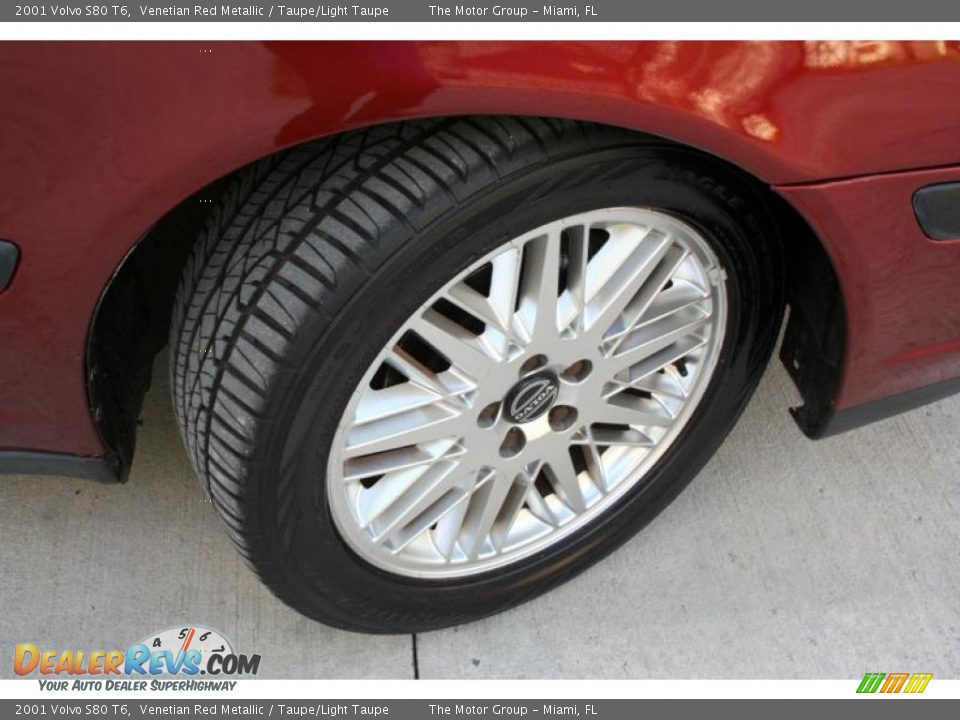 2001 Volvo S80 T6 Venetian Red Metallic / Taupe/Light Taupe Photo #24