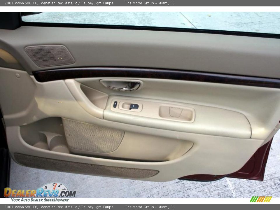 2001 Volvo S80 T6 Venetian Red Metallic / Taupe/Light Taupe Photo #30