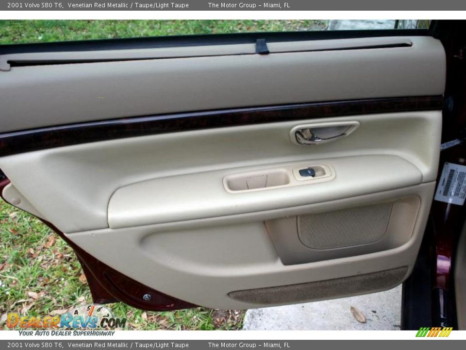 2001 Volvo S80 T6 Venetian Red Metallic / Taupe/Light Taupe Photo #31
