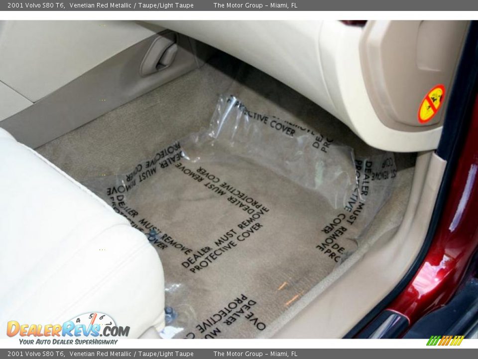 2001 Volvo S80 T6 Venetian Red Metallic / Taupe/Light Taupe Photo #36