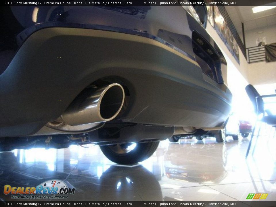 2010 Ford Mustang GT Premium Coupe Kona Blue Metallic / Charcoal Black Photo #25