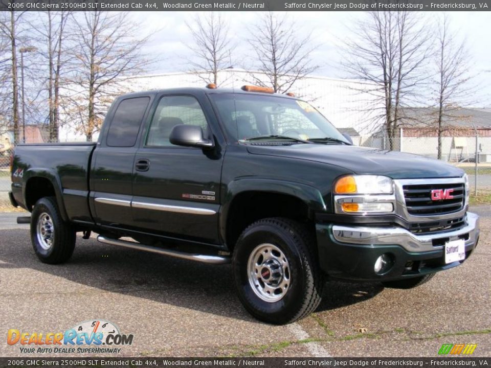 2006 GMC Sierra 2500HD SLT Extended Cab 4x4 Woodland Green Metallic / Neutral Photo #3