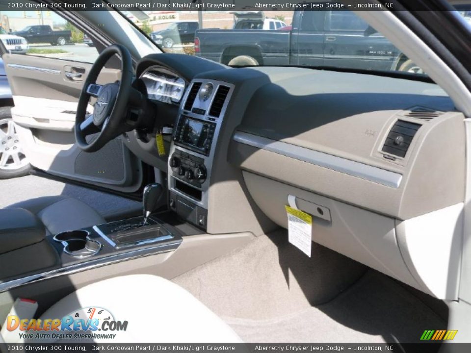 2010 Chrysler 300 Touring Dark Cordovan Pearl / Dark Khaki/Light Graystone Photo #23