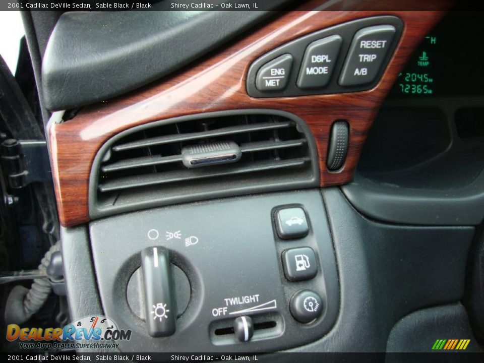 2001 Cadillac DeVille Sedan Sable Black / Black Photo #17