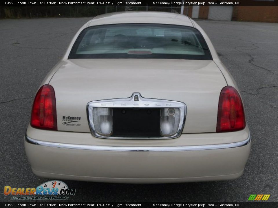 1999 Lincoln Town Car Cartier Ivory Parchment Pearl Tri-Coat / Light Parchment Photo #3