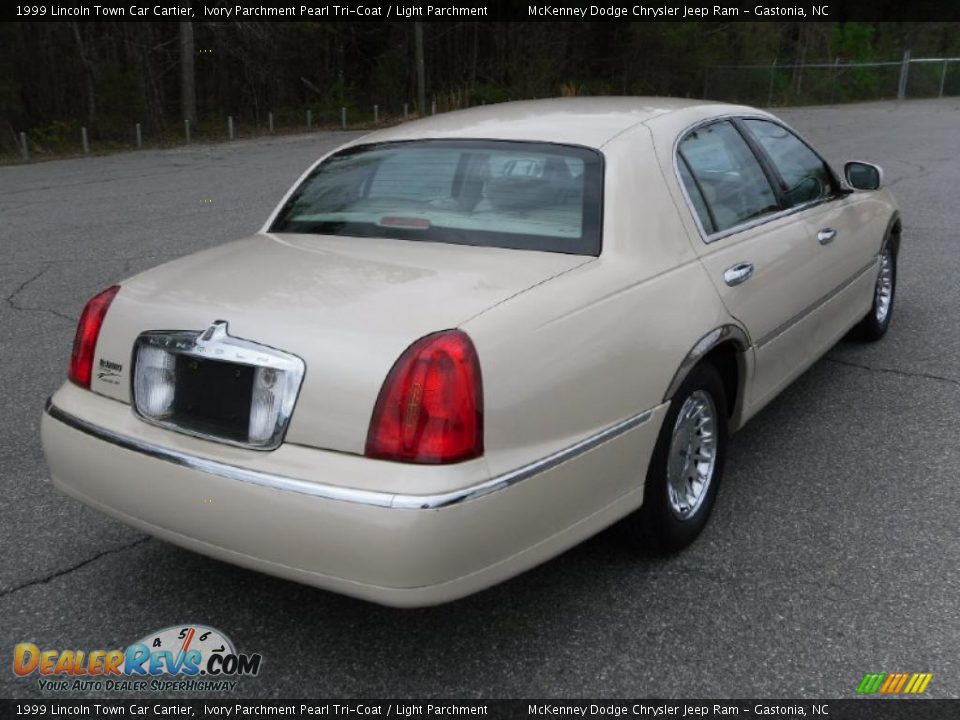 1999 Lincoln Town Car Cartier Ivory Parchment Pearl Tri-Coat / Light Parchment Photo #4