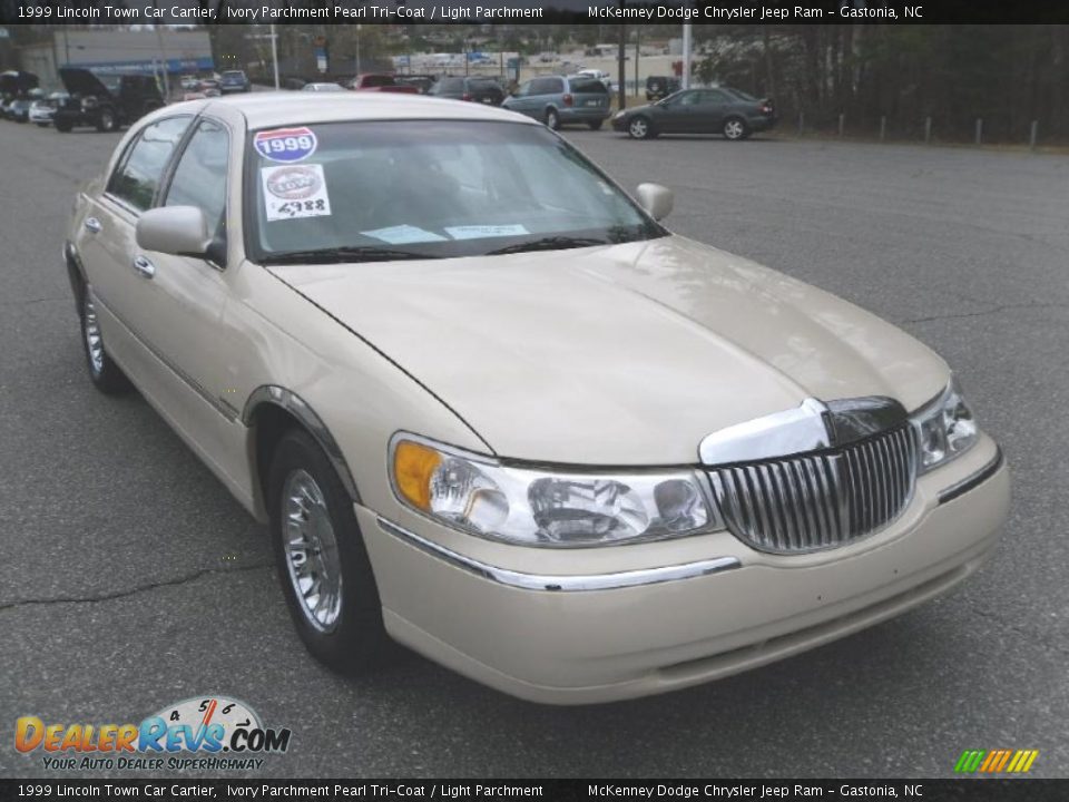 1999 Lincoln Town Car Cartier Ivory Parchment Pearl Tri-Coat / Light Parchment Photo #5