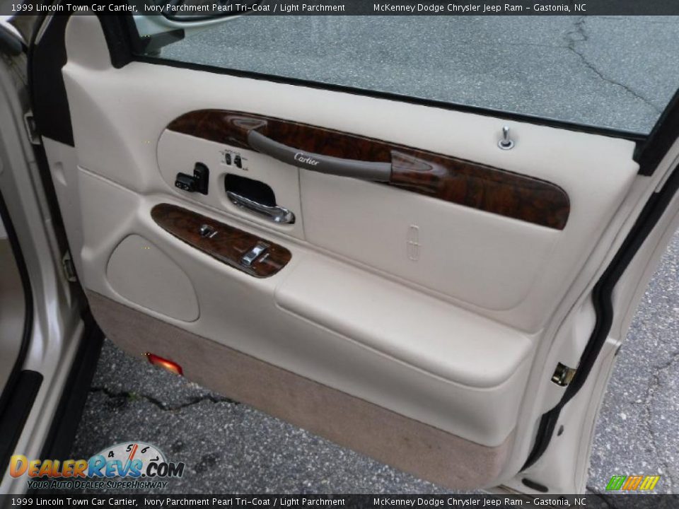 1999 Lincoln Town Car Cartier Ivory Parchment Pearl Tri-Coat / Light Parchment Photo #20