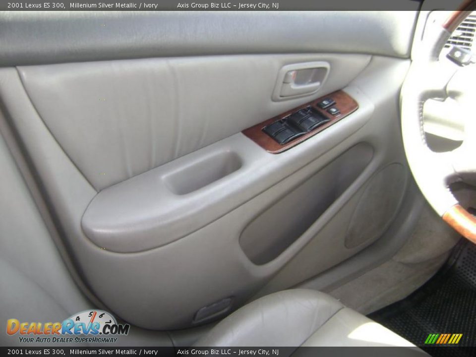 2001 Lexus ES 300 Millenium Silver Metallic / Ivory Photo #17