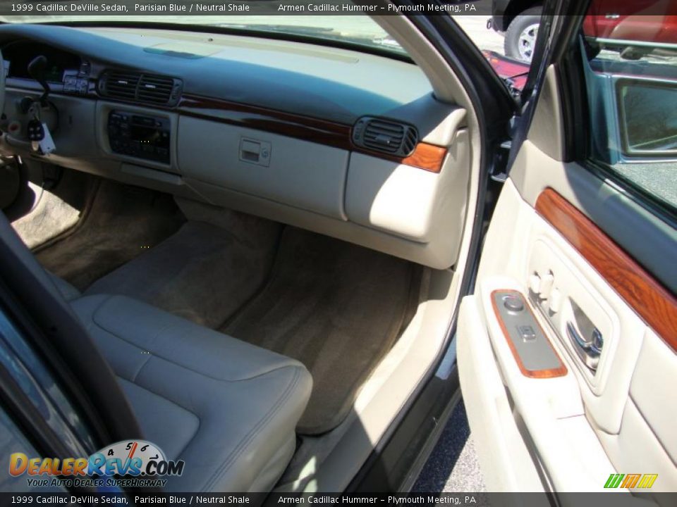 1999 Cadillac DeVille Sedan Parisian Blue / Neutral Shale Photo #17