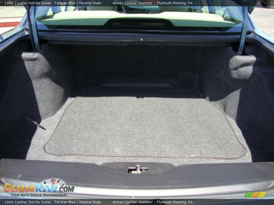 1999 Cadillac DeVille Sedan Parisian Blue / Neutral Shale Photo #23