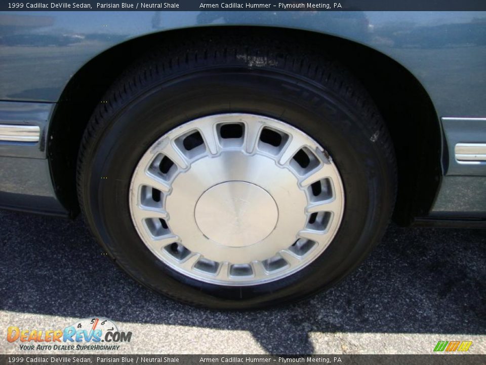 1999 Cadillac DeVille Sedan Parisian Blue / Neutral Shale Photo #26