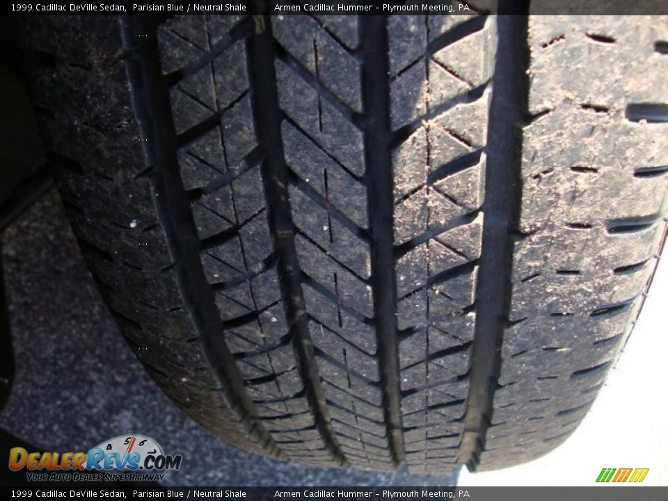1999 Cadillac DeVille Sedan Parisian Blue / Neutral Shale Photo #27