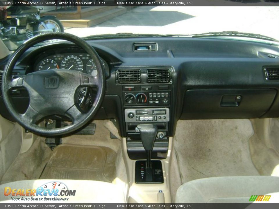 1992 Honda Accord LX Sedan Arcadia Green Pearl / Beige Photo #17
