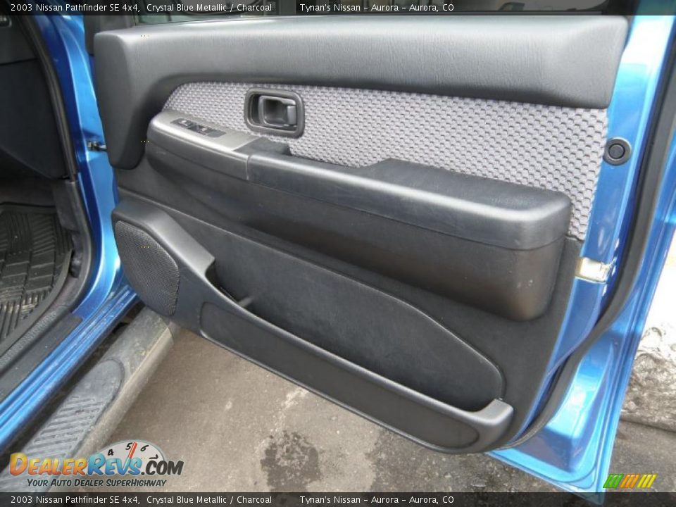 2003 Nissan Pathfinder SE 4x4 Crystal Blue Metallic / Charcoal Photo #15