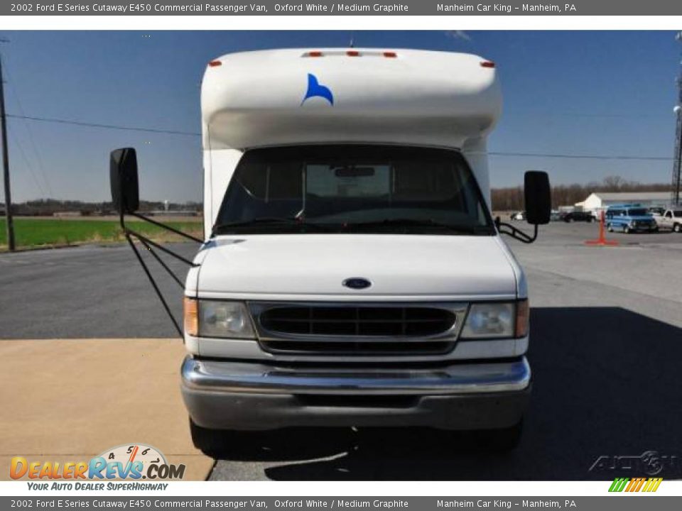 2002 Ford E Series Cutaway E450 Commercial Passenger Van Oxford White / Medium Graphite Photo #2