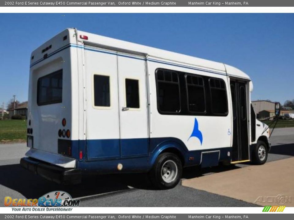 2002 Ford E Series Cutaway E450 Commercial Passenger Van Oxford White / Medium Graphite Photo #6