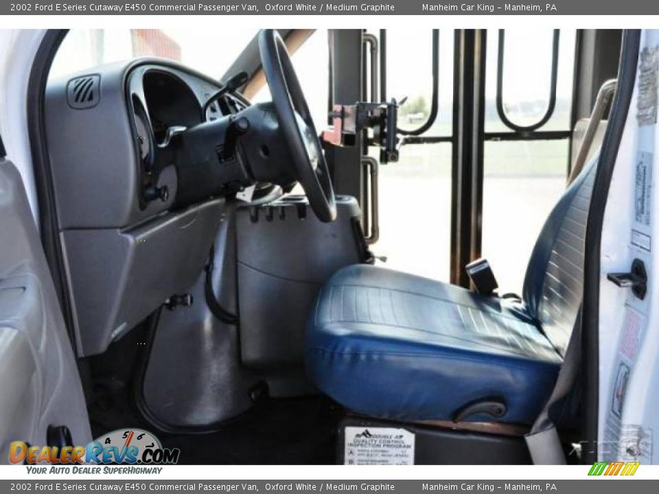2002 Ford E Series Cutaway E450 Commercial Passenger Van Oxford White / Medium Graphite Photo #11