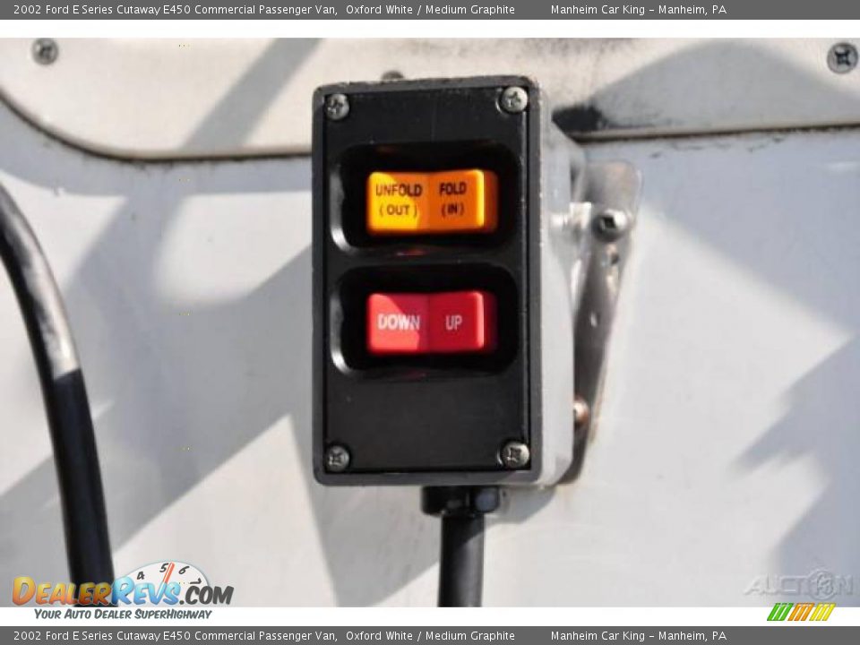 2002 Ford E Series Cutaway E450 Commercial Passenger Van Oxford White / Medium Graphite Photo #19