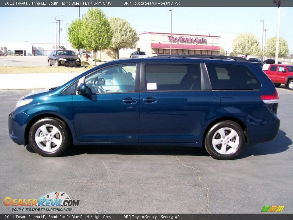 2011 Toyota Sienna LE South Pacific Blue Pearl / Light Gray Photo #5