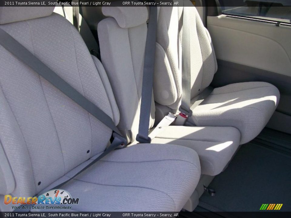 2011 Toyota Sienna LE South Pacific Blue Pearl / Light Gray Photo #7