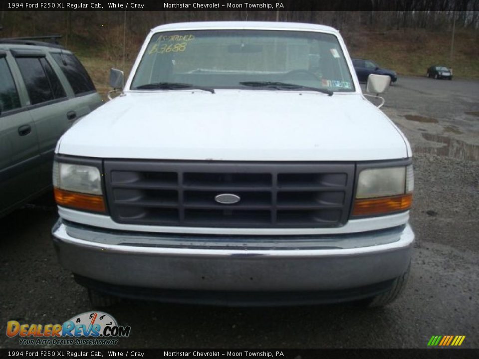 1994 Ford F250 XL Regular Cab White / Gray Photo #2