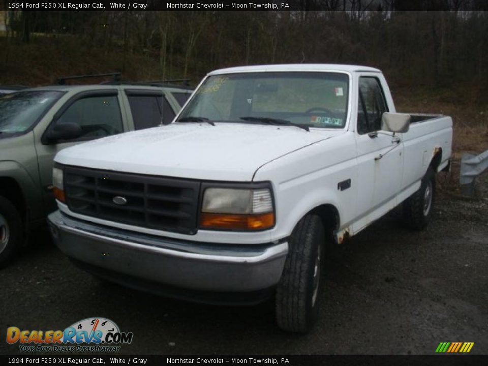 1994 Ford F250 XL Regular Cab White / Gray Photo #3