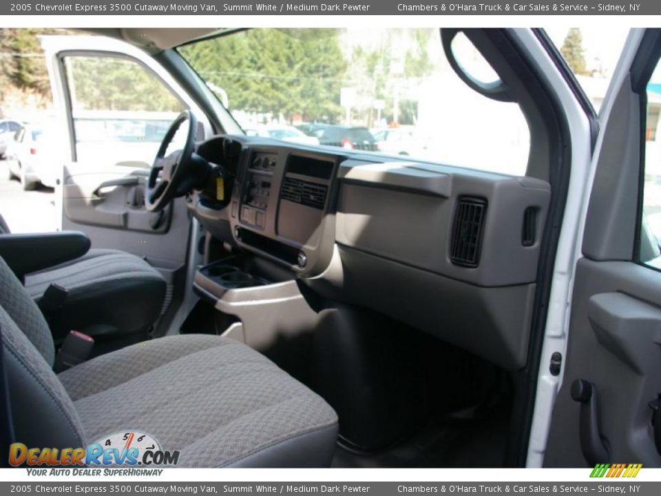 2005 Chevrolet Express 3500 Cutaway Moving Van Summit White / Medium Dark Pewter Photo #11