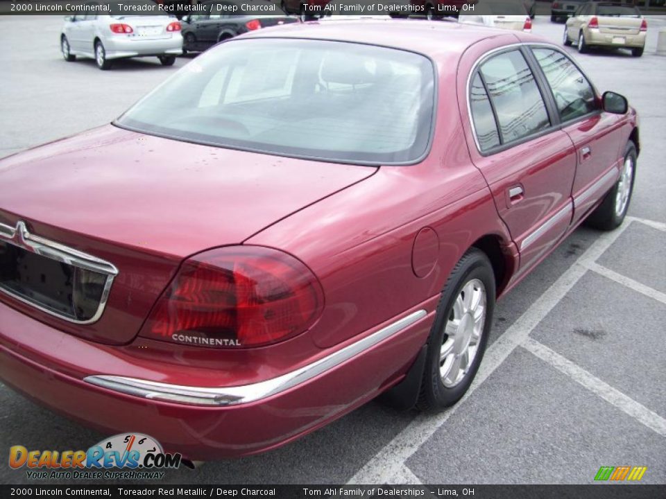 2000 Lincoln Continental Toreador Red Metallic / Deep Charcoal Photo #2