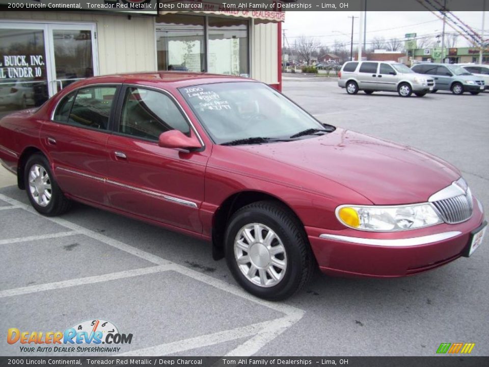 2000 Lincoln Continental Toreador Red Metallic / Deep Charcoal Photo #9