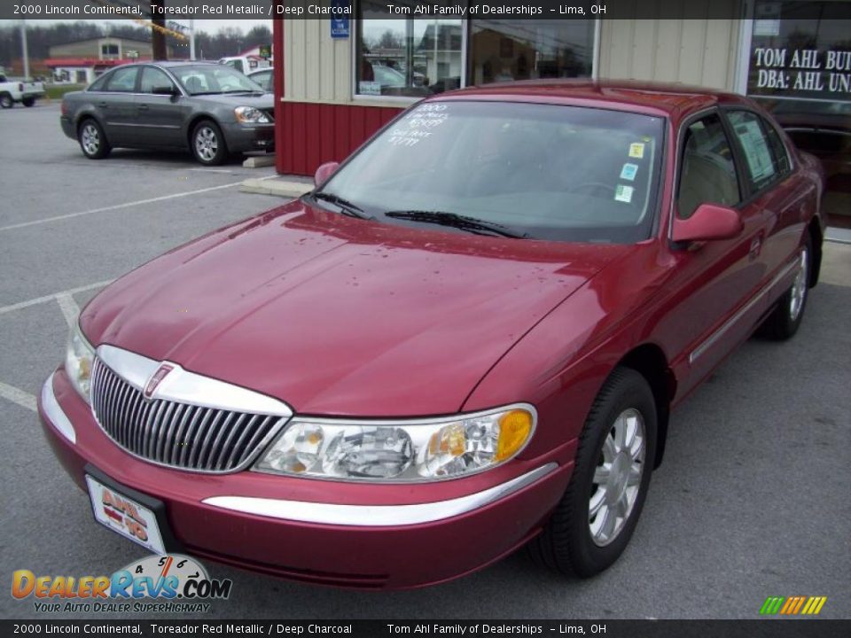 2000 Lincoln Continental Toreador Red Metallic / Deep Charcoal Photo #12