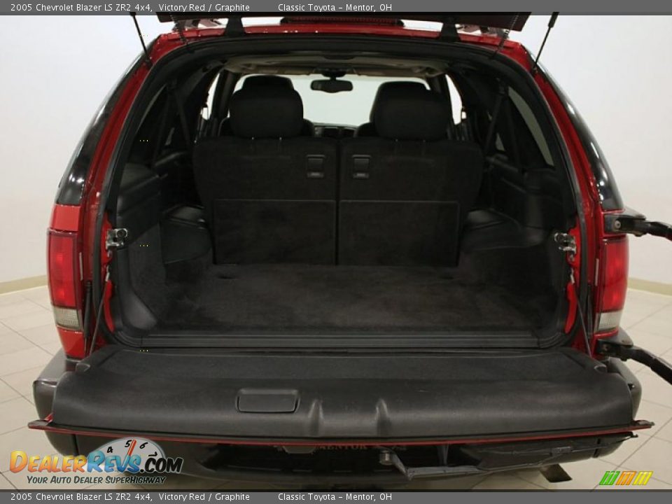 2005 Chevrolet Blazer LS ZR2 4x4 Victory Red / Graphite Photo #21