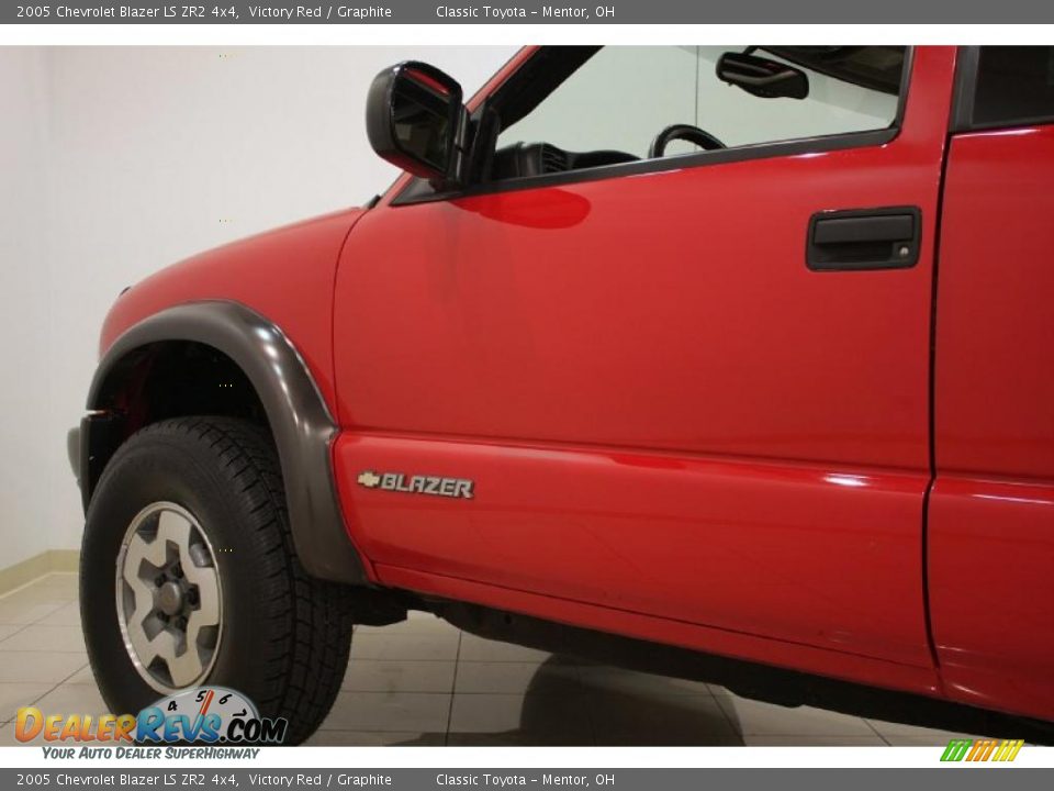 2005 Chevrolet Blazer LS ZR2 4x4 Victory Red / Graphite Photo #23